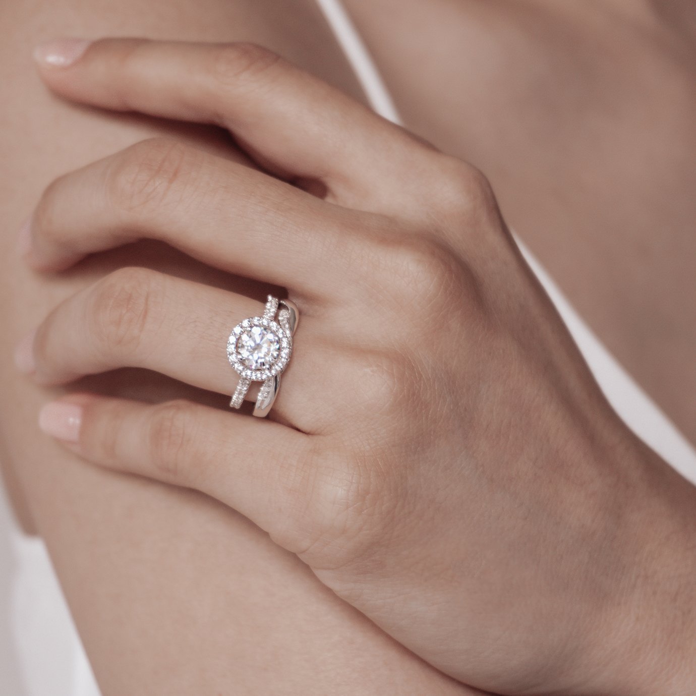 1.0 CT Round Halo CVD F/VS2 Diamond Engagement Ring