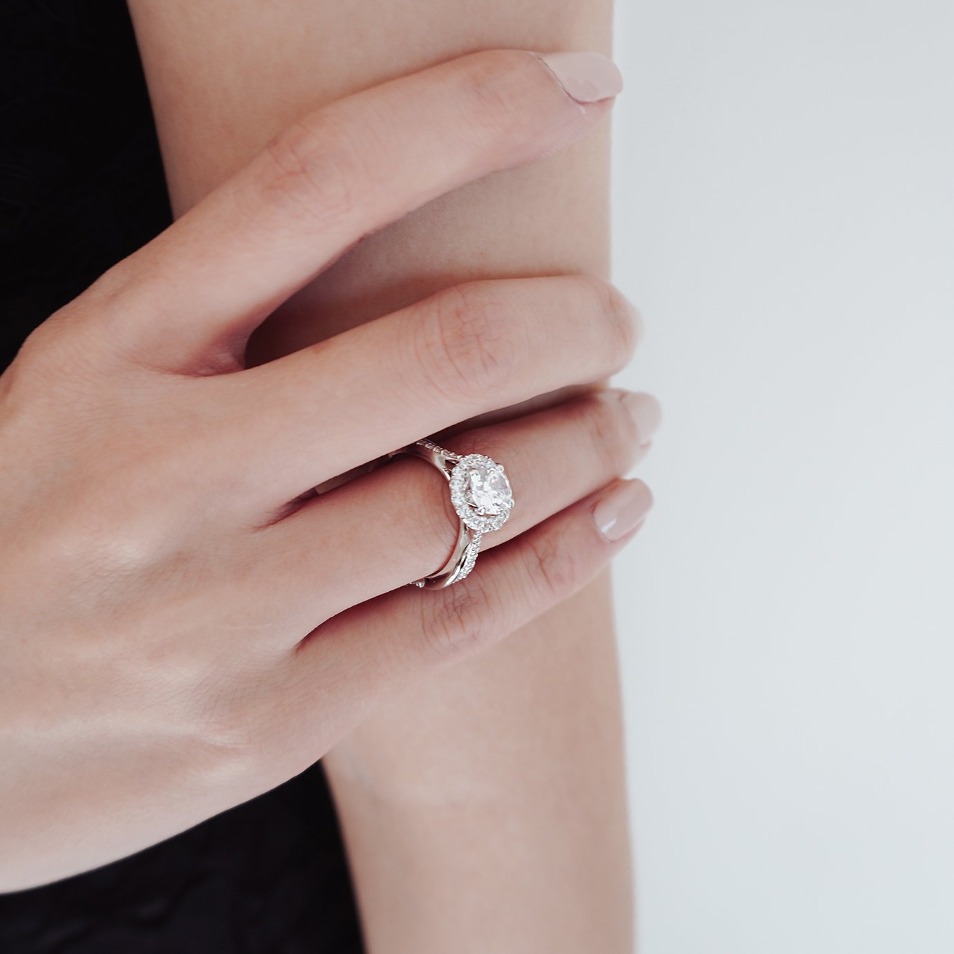 1.0 CT Round Halo & Twisted Pave CVD F/VS2 Diamond Engagement Ring